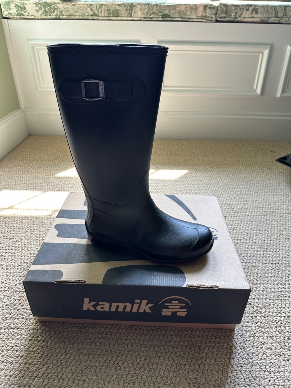 Women’s Kami’s Rain Boots New without Tags.